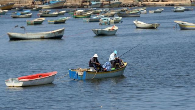 الاحتلال يقطع أرزاق آلاف الصيّادين الفلسطينيين في بحر غزة