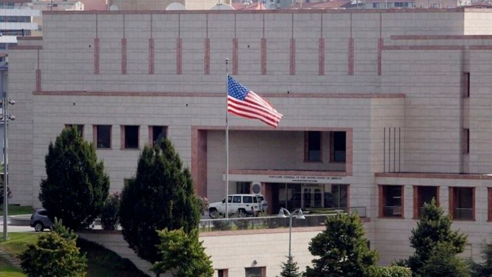 السفارة الأمريكية تحذّر من &quot;هجمات إرهابية بأي مكان في سوريا&quot; وتطالب رعاياها بالمغادرة فوراً