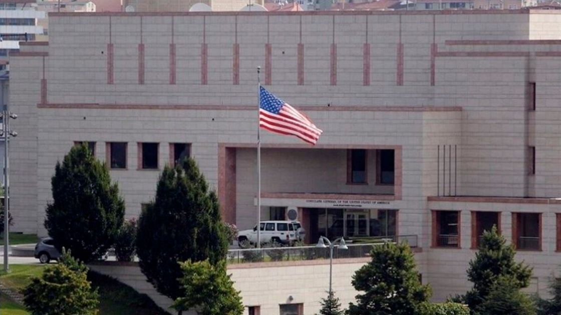 السفارة الأمريكية تحذّر من &quot;هجمات إرهابية بأي مكان في سوريا&quot; وتطالب رعاياها بالمغادرة فوراً