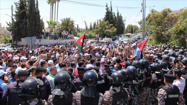 إضراب المعلمين الأردنيين المفتوح يكمل &laquo;أسبوعاً دراسياً&raquo;