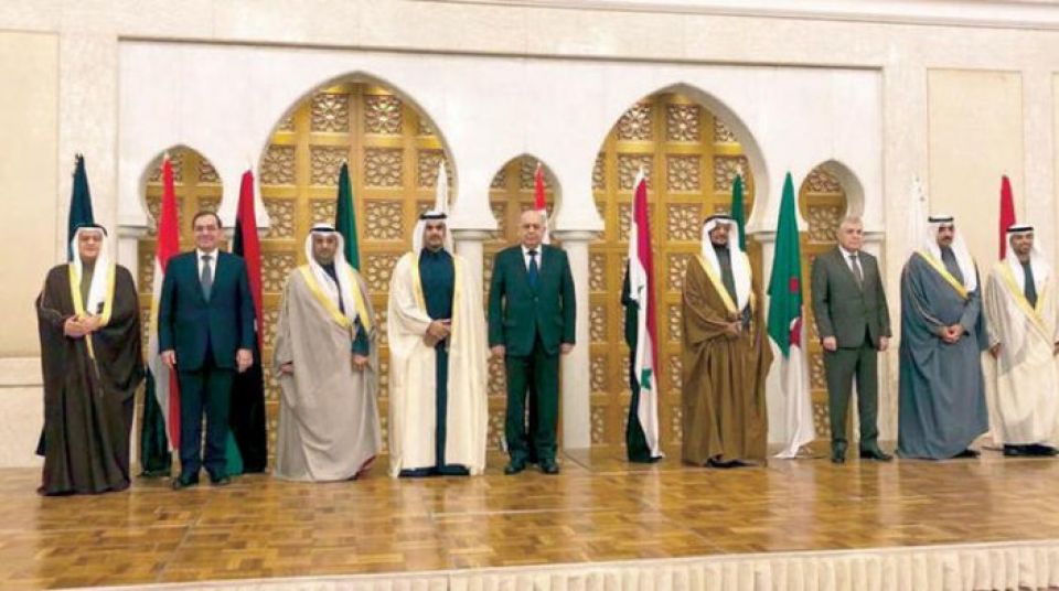منتجو النفط يراجعون آلية التخفيضات لتحقيق التوازن في السوق