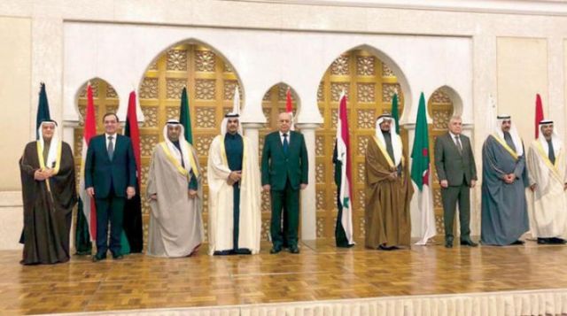 منتجو النفط يراجعون آلية التخفيضات لتحقيق التوازن في السوق