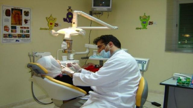 بين حَقّ الطبيب وظُلم &laquo;المريض&raquo;.. &laquo;الفقير يتعالج بالجامعة&raquo;!
