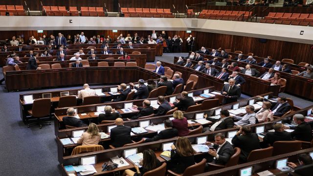 الكنيست يعمّق أزمة الكيان بـ&laquo;قانون&raquo; يمنع عزل نتنياهو إلا بشروط صعبة