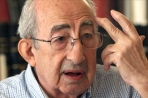 محمد دكروب: كتابة القصة حوّلتني ناقداً