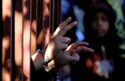 فلسطين: الأسرى الإداريون يعلقون الإضراب بعد رضوخ الاحتلال للحوار