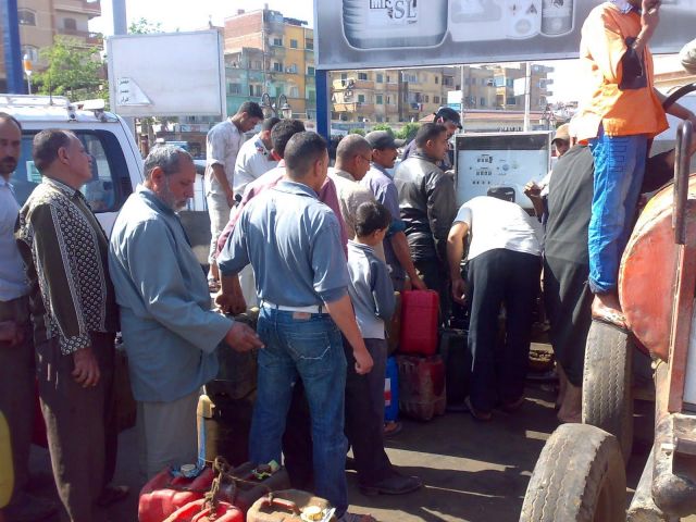 أزمات تسبق قراراتها..  الحكومة ترفع سعر المازوت والبنزين رغم عدم توفرهما