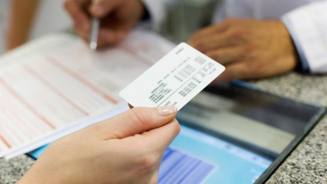 طوابع الصحة والحياة.. استنزاف جديد للجيوب