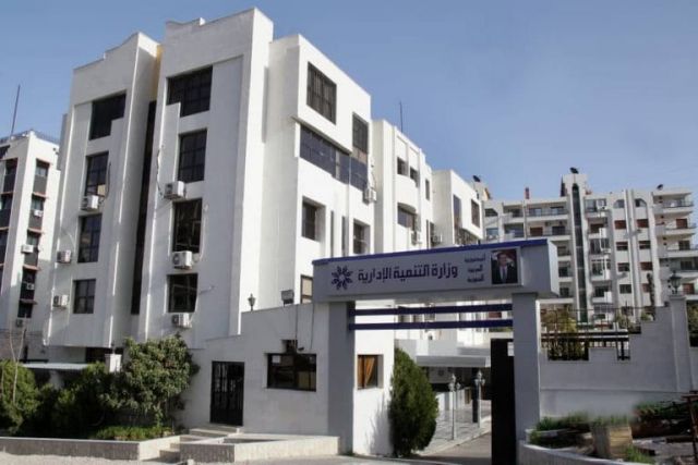 وزارة "تبتدع" شرطاً لتقليص عدد المتقدمين للتوظيف