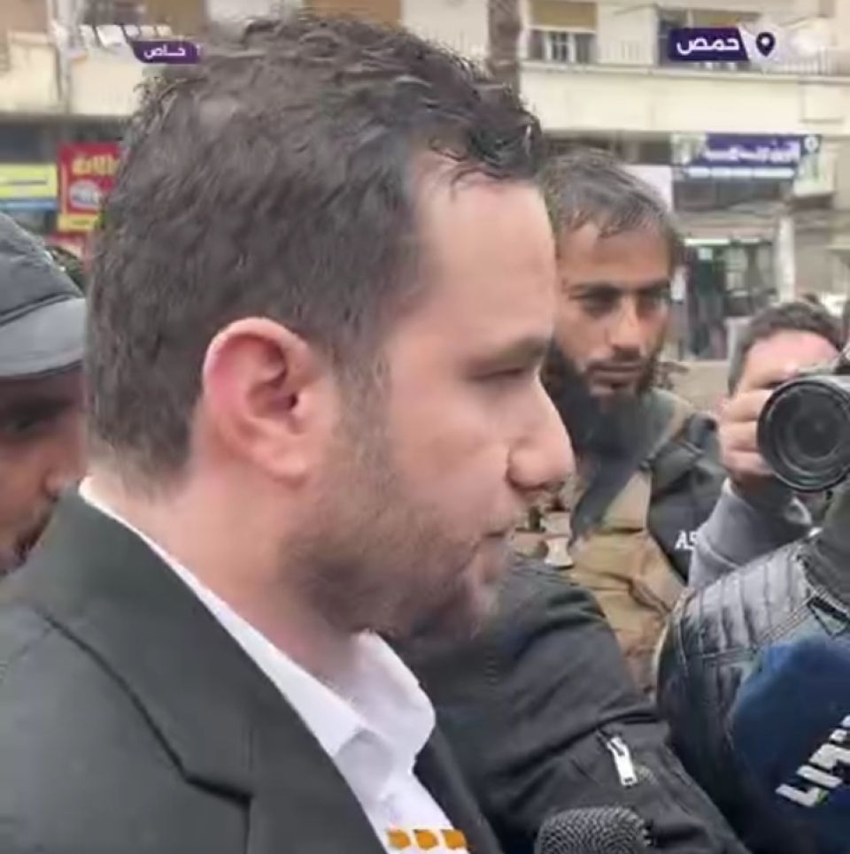 حمص: محتجون يطالبون بإنهاء السلاح المنفلت وإنصاف المعتقلين العسكريين بالقانون