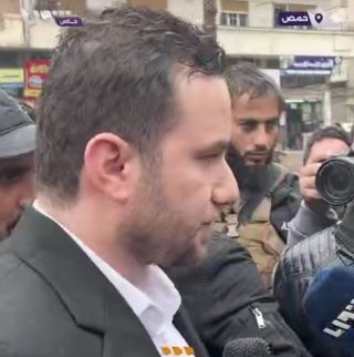حمص: محتجون يطالبون بإنهاء السلاح المنفلت وإنصاف المعتقلين العسكريين بالقانون