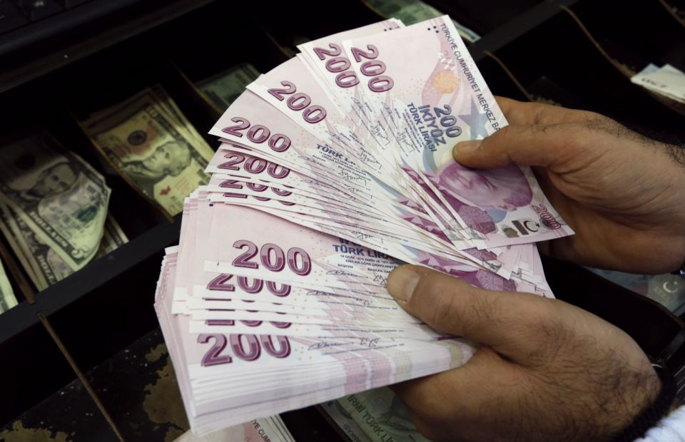 تراجع الليرة التركية إلى مستوى قياسي منخفض