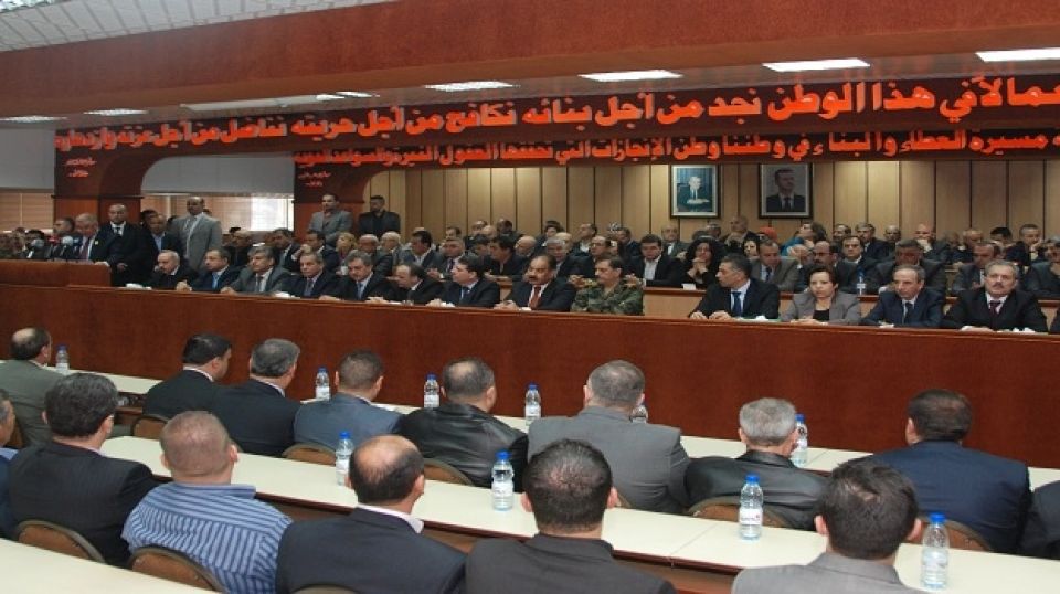مؤتمر نقابة عمال البناء والأخشاب.. حكومة وحدة وطنية استباقية تلك هي المهمة الأبرز اليوم
