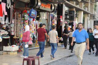 الولايات المتحدة (تقصف) والليبرالية السورية تنتعش!
