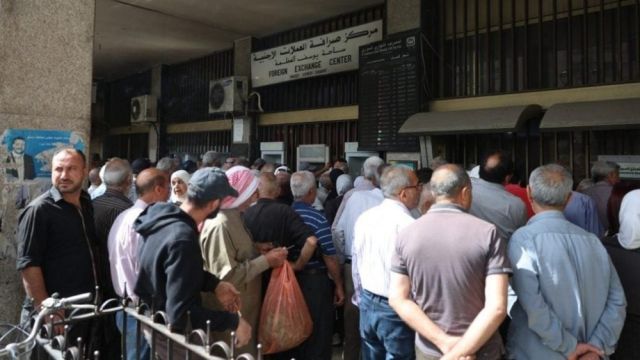 من يحاسب الحكومة على مخالفة مرسوم زيادة الرواتب؟