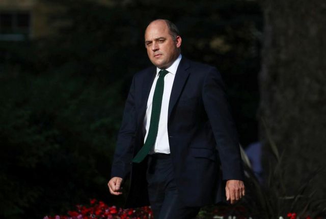 وزير الدفاع البريطاني لن يذوق طعم النوم!