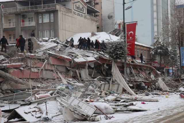 زلزال بقوة 6.2 درجات يضرب إسطنبول.. وإصابات بسبب الهلع