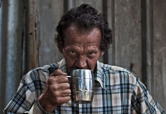 الأثرياء يأكلون الفقراء... والعالم!