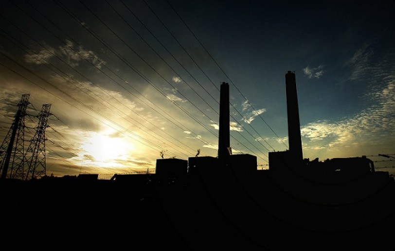 وزارة الكهرباء تتجاوز القوانين وتطلب تسريح مئات العمال