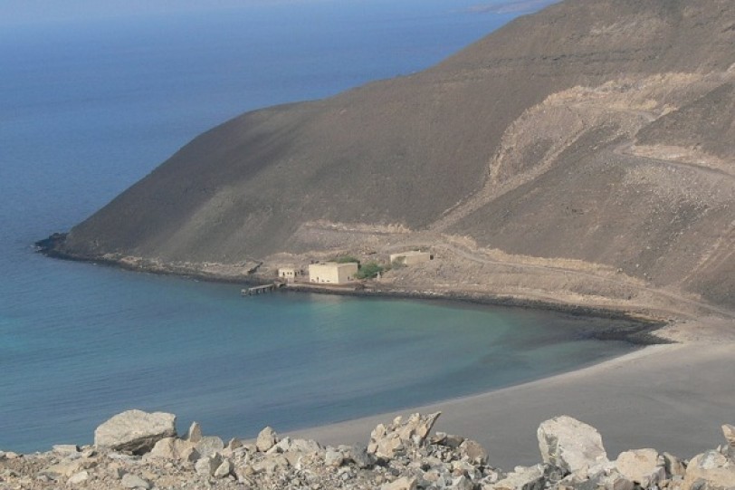 «معسكر السلام» العربي يتحول إلى الحرب