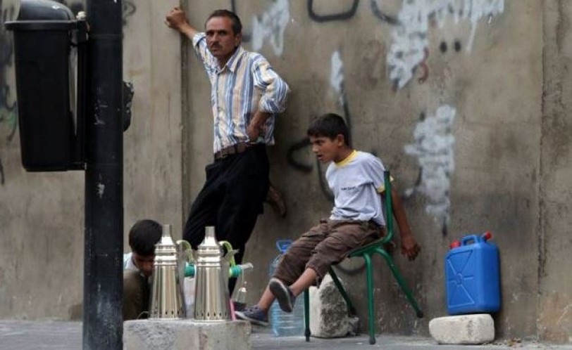 العمال الموسميون.. عشر سنوات من الخدمة والتثبيت مؤجل؟!