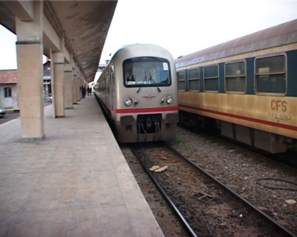غياب الاهتمام الحكومي بالخطوط الحديدية أحدث خللاً بنيوياً بمنظومة النقل السورية
