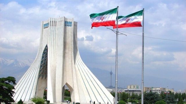 إيران: العقوبات الأمريكية تمنعنا من الحصول على دفعات مقدمة للقاحات كورونا