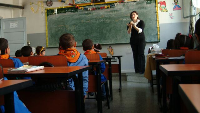 المعلمون مزيد من المعاناة ومزيد من هضم الحقوق