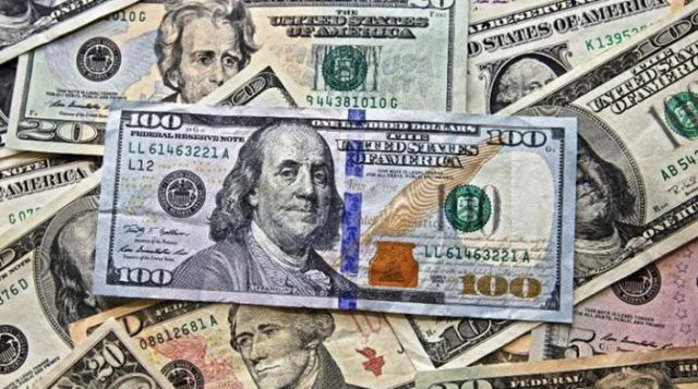 الدولار يواصل التراجع مع توقعات كبح الفائدة