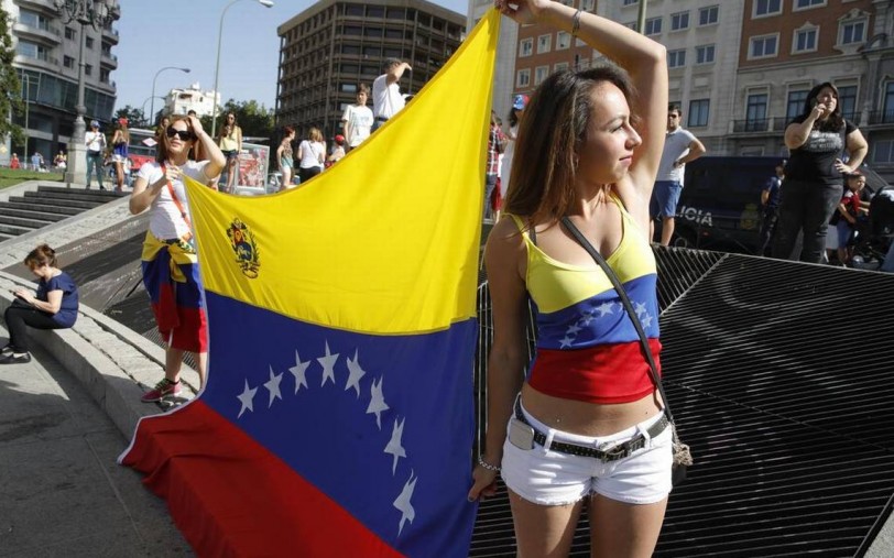 الحكومة والمعارضة إلى طاولة الحوار في فنزويلا