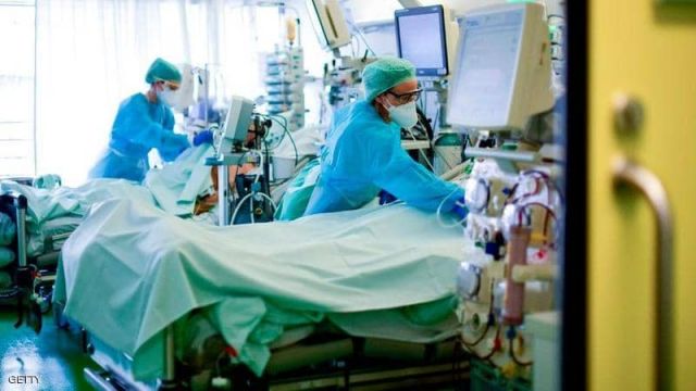 مستشفيات أوروبا تعاني من &laquo;تسونامي&raquo; كورونا