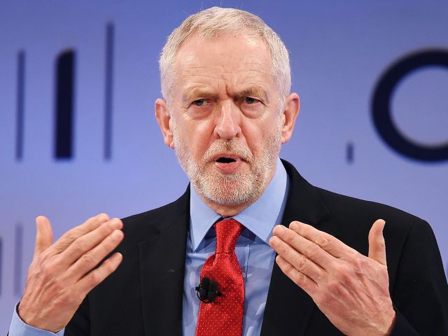 احتجاجات في البرلمان البريطاني ضد ماي