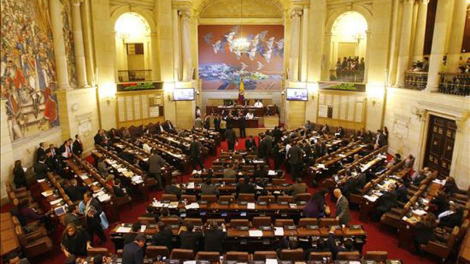 قانون الضرائب على الأكثر ثراءً سيوقّعه الرئيس بعد أن تبنّاه البرلمان الكولومبي