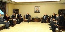 المعلم لـ دي ميستورا: ملتزمون بحوار سوري سوري دون شروط مسبقة