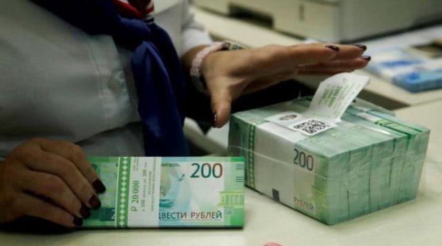 وزير الاقتصاد الروسي: الروبل لن ينهار بفضل ارتفاع أسعار النفط