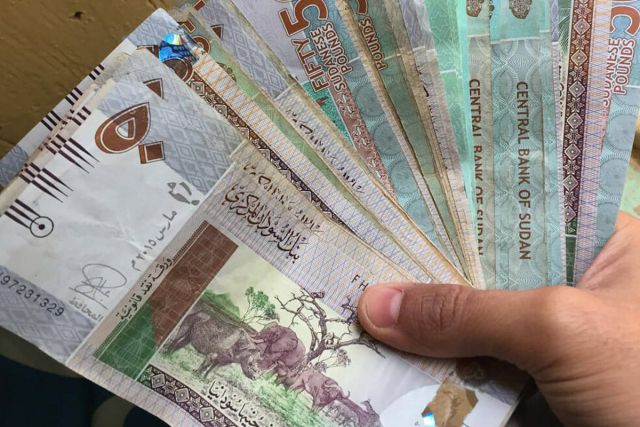 العملة السودانية تعود للتدهور