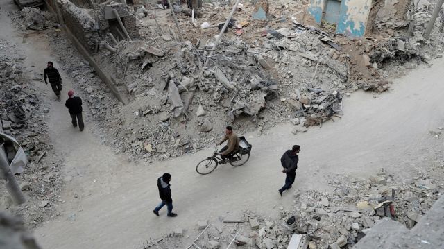 أيهما أسبق:  البشر أم الحجر؟