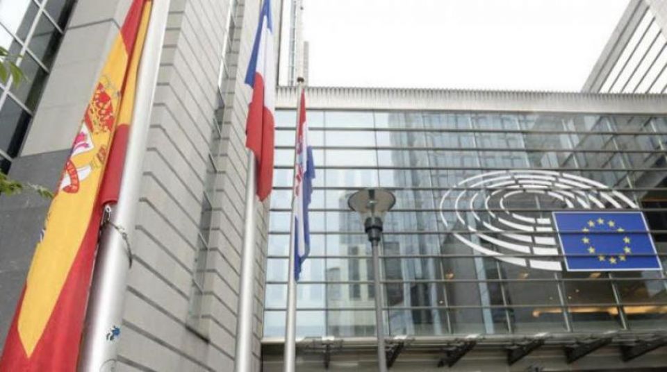 اتفاق بين فرنسا وإسبانيا والبرتغال على استكمال ربط الطاقة