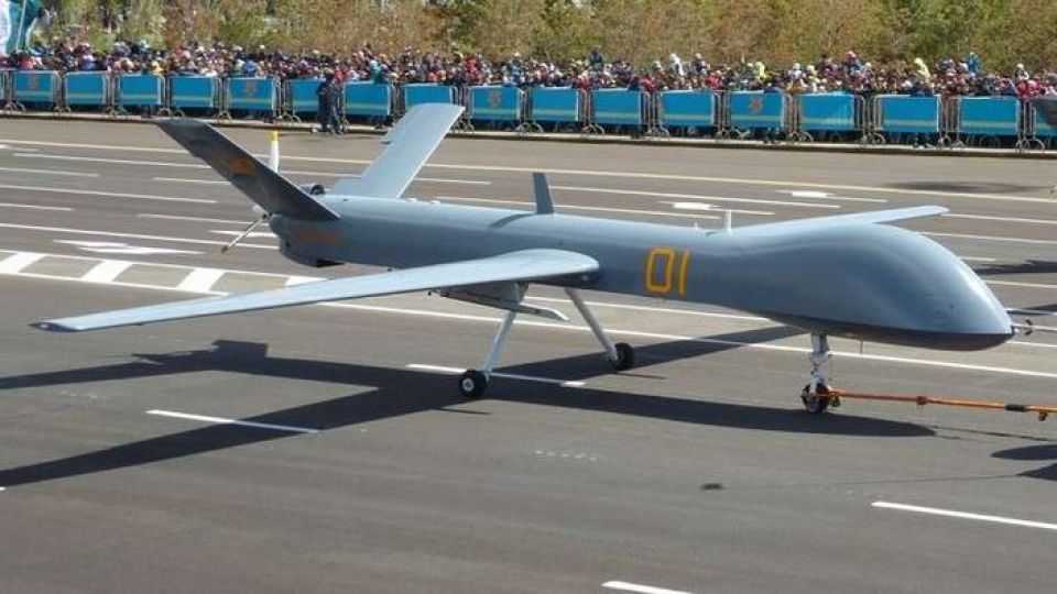 أول تحليق لدرون صيني صنع بالكامل من البلاستيك