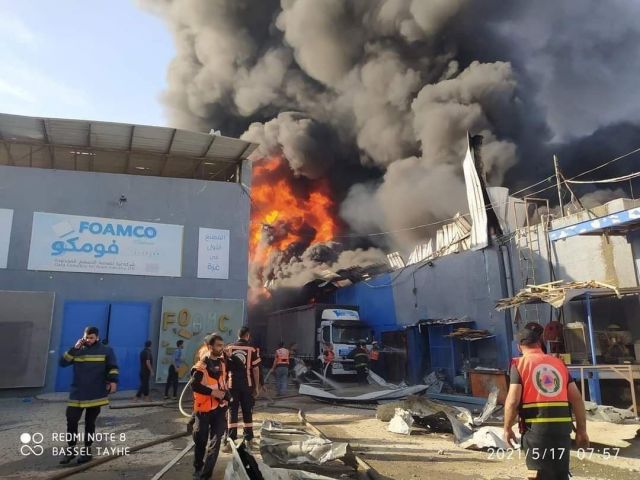 الاحتلال يقصف بالفوسفور الحارق مخازن إسفنج ومواد سريعة الاشتعال في غزة