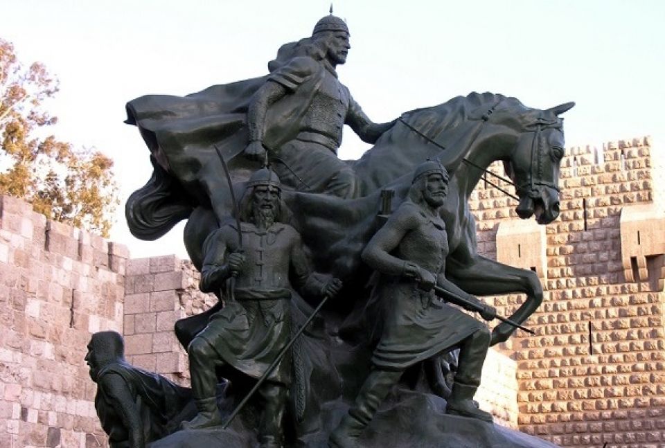 الحل السياسي.. من الدفاع إلى الهجوم