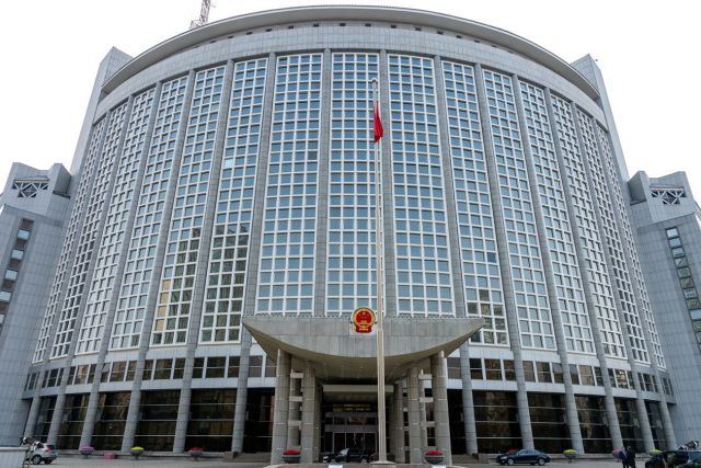 الصين تحث المسؤولين الأمريكيين على التوقف عن التدخل في شؤونها الداخلية
