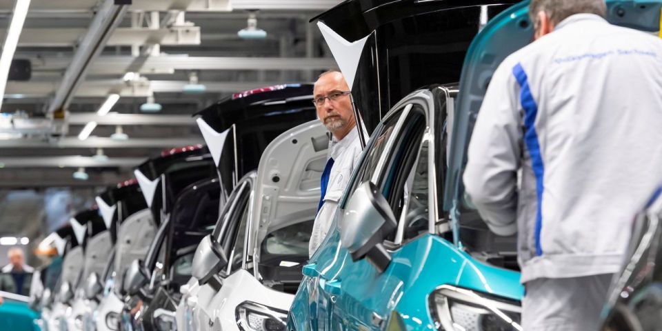 دعه يعمل دعه يمرض!