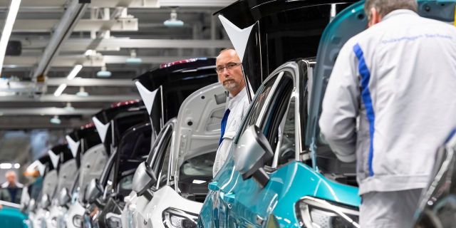 دعه يعمل دعه يمرض!