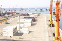 عمال البطاقة وعمال التناول في المرافئ.. أين حقوقهم؟