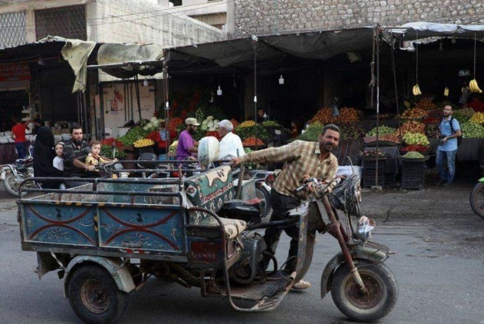 «الواقعيون» الاقتصاديون..  المتمسكون بالدولار