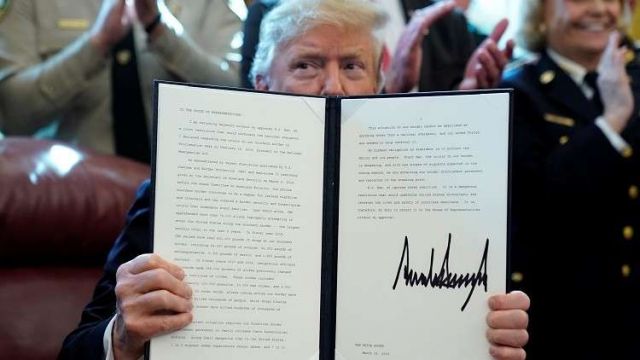 ترامب يوقع &laquo;فيتو&raquo; ضد مشروع الكونغرس الهادف لإنهاء حالة الطوارئ