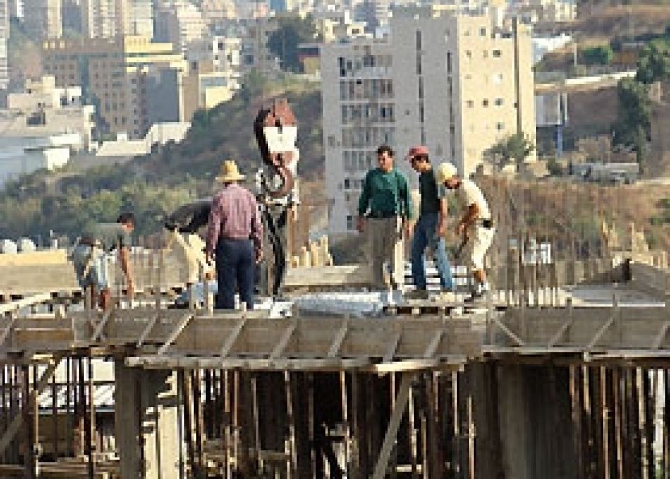 مؤتمر نقابة عمال البناء والأخشاب.. حكومة وحدة وطنية استباقية تلك هي المهمة الأبرز اليوم