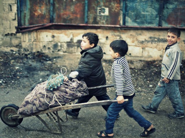 السباق إلى الحل