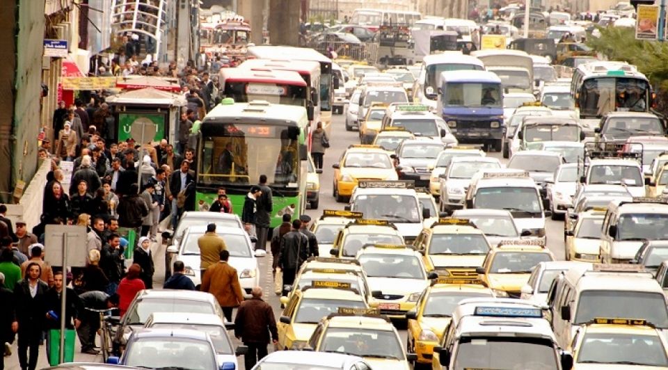 رحلة معاناة مواطني دمشق اليومية.. &laquo;إذلال وظروف لا تليق بالبشر&raquo; في ظل الازدحام المروري